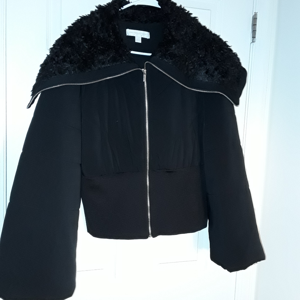 Fashionable black crop puffer-like jacket